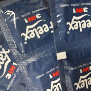 Bao cao su gân gai kéo dài thời gian Feelex 3in1 nhiều gel