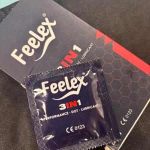 Bao cao su gân gai kéo dài thời gian Feelex 3in1 nhiều gel