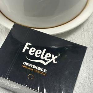 Bao cao su Feelex Invisible siêu mỏng, nhiều gel - Hộp 10 cái